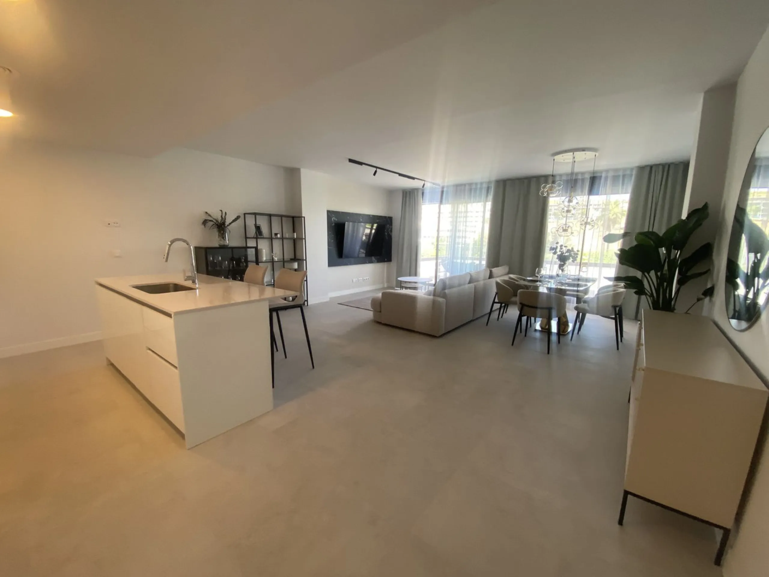 Middle Floor Apartment, Estepona, Costa del Sol.