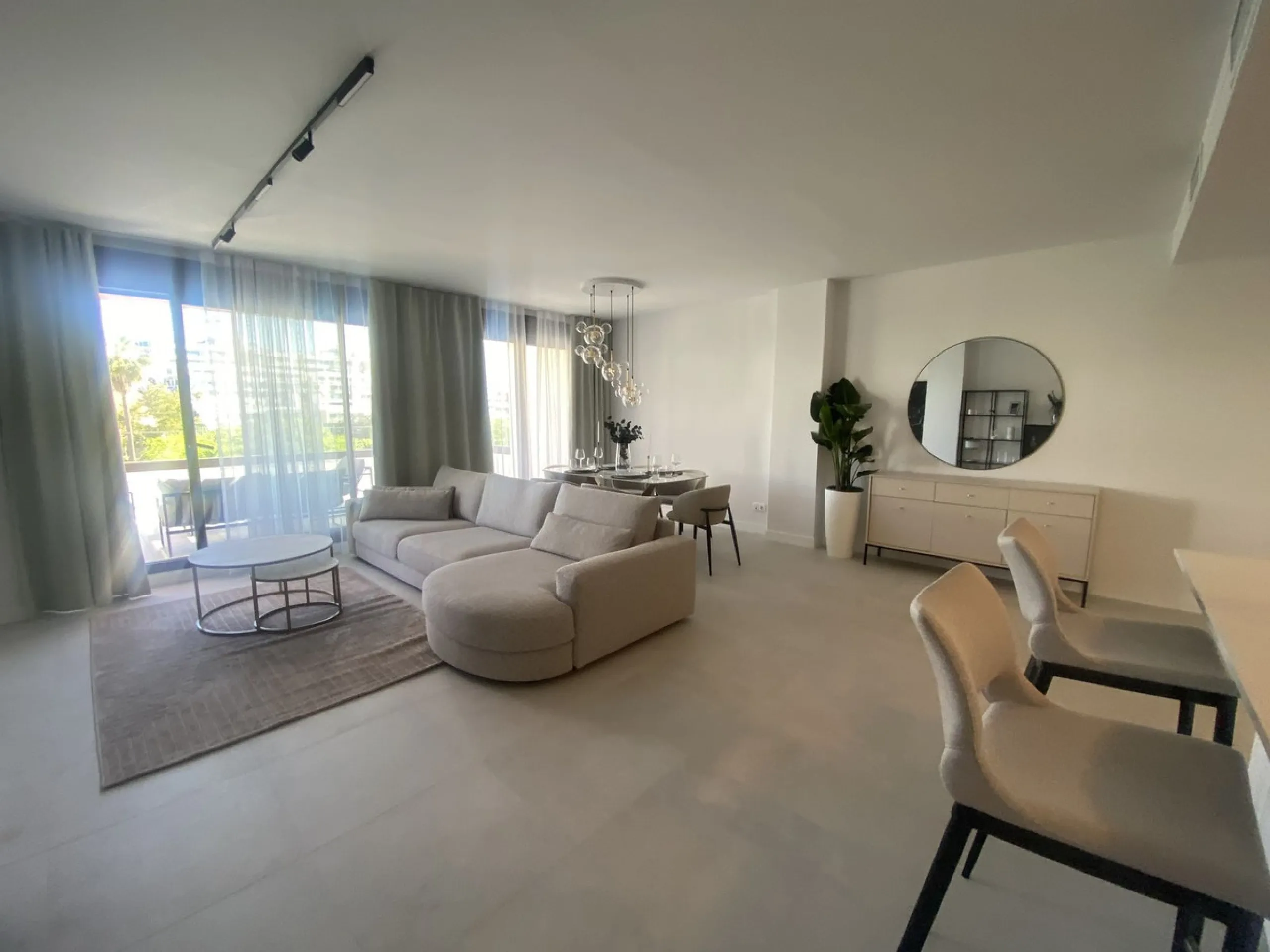 Middle Floor Apartment, Estepona, Costa del Sol.