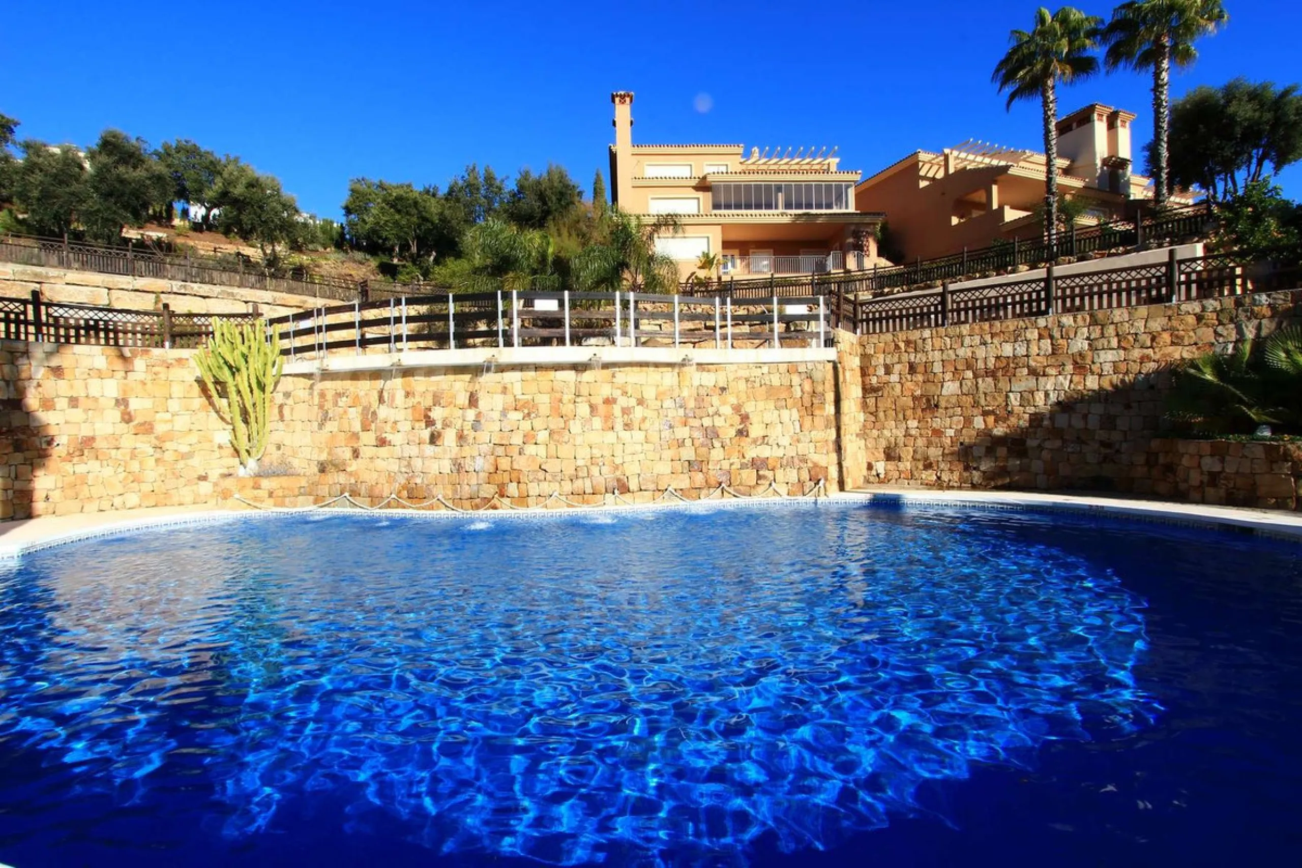 Apartment - Ground Floor Apartment в продаже в Marbella, Málaga. В доме 2 спален и 2 ванных комнат. Площадь дома 100 м²