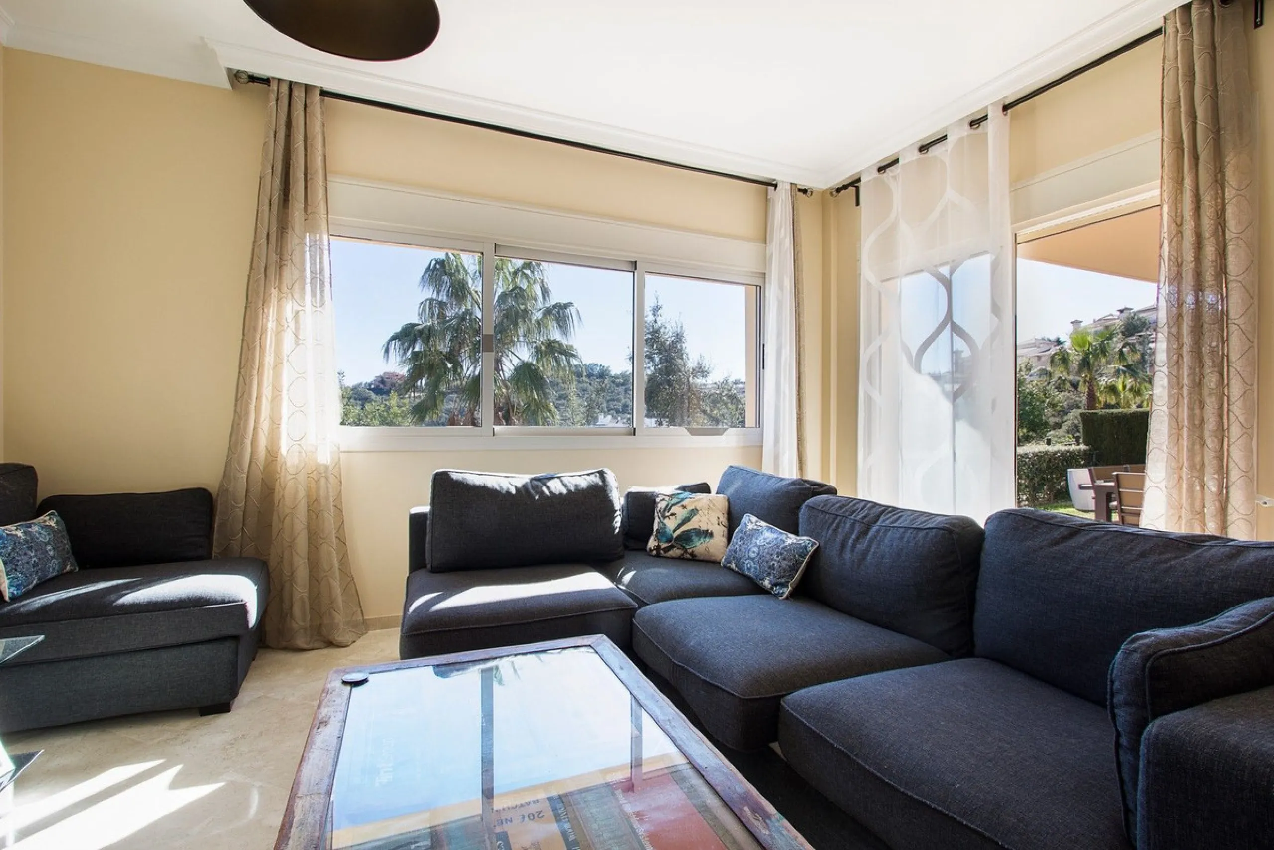Apartment - Ground Floor Apartment в продаже в Marbella, Málaga. В доме 2 спален и 2 ванных комнат. Площадь дома 100 м²