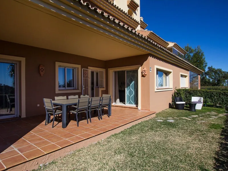 Apartment - Ground Floor Apartment в продаже в Marbella, Málaga. В доме 2 спален и 2 ванных комнат. Площадь дома 100 м²