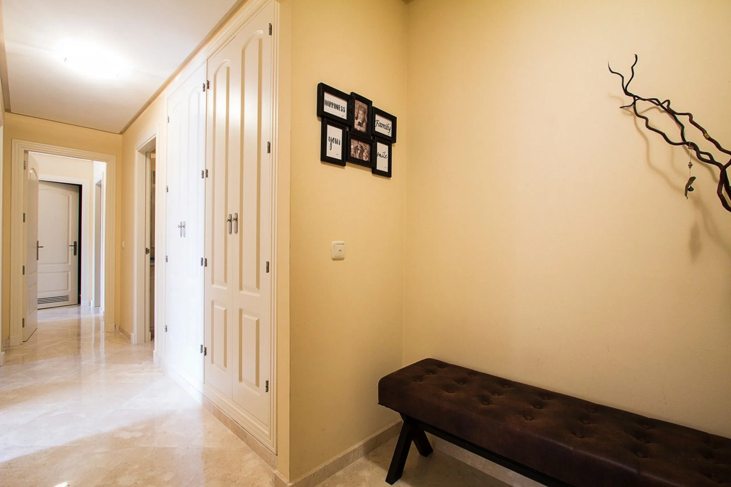 Apartment - Ground Floor Apartment в продаже в Marbella, Málaga. В доме 2 спален и 2 ванных комнат. Площадь дома 100 м²