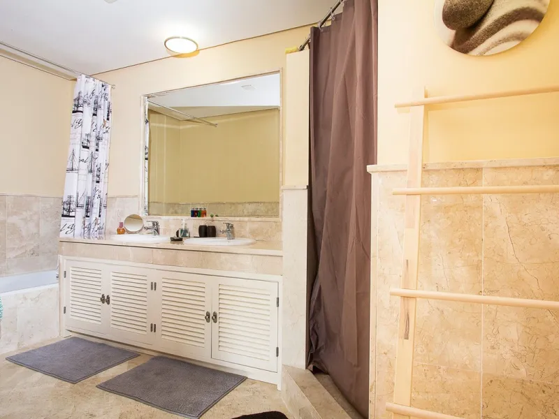 Apartment - Ground Floor Apartment в продаже в Marbella, Málaga. В доме 2 спален и 2 ванных комнат. Площадь дома 100 м²