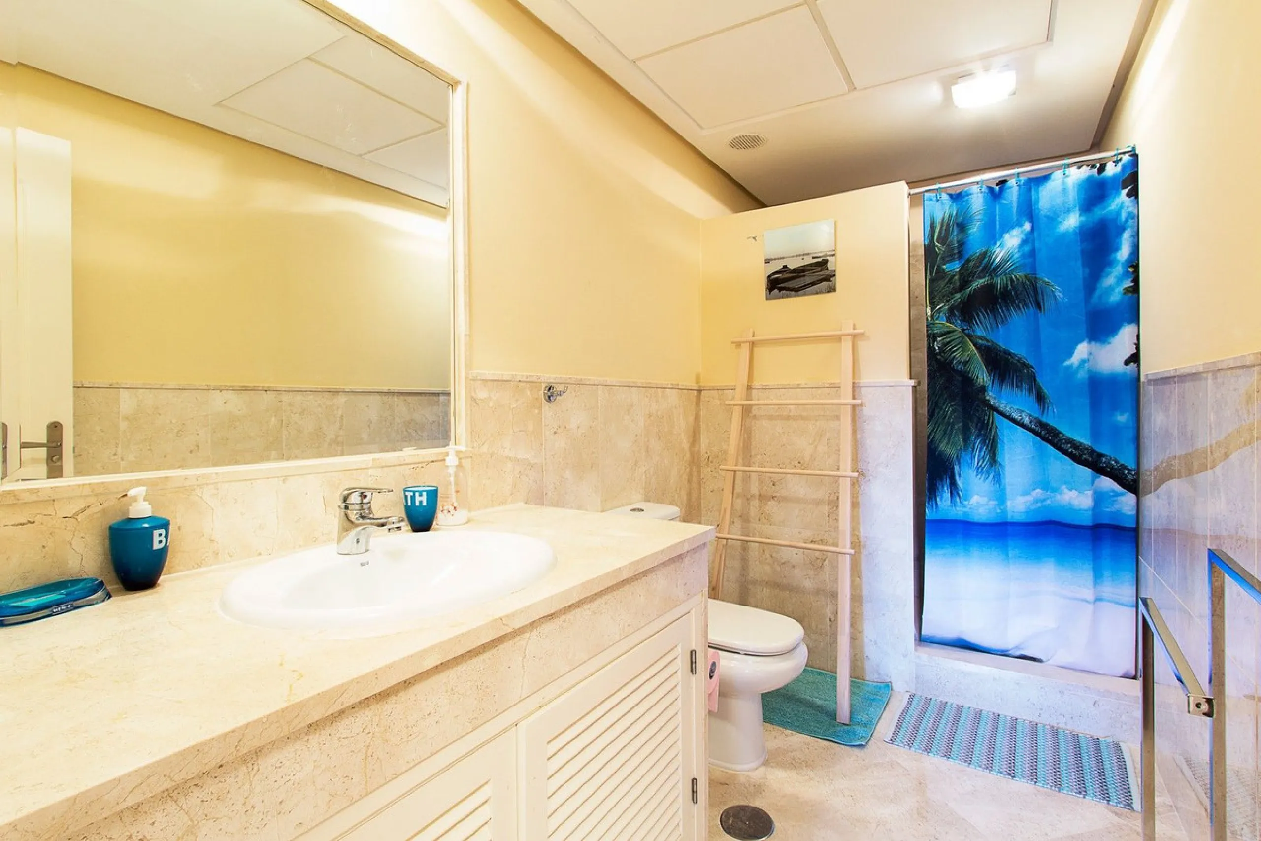 Apartment - Ground Floor Apartment в продаже в Marbella, Málaga. В доме 2 спален и 2 ванных комнат. Площадь дома 100 м²