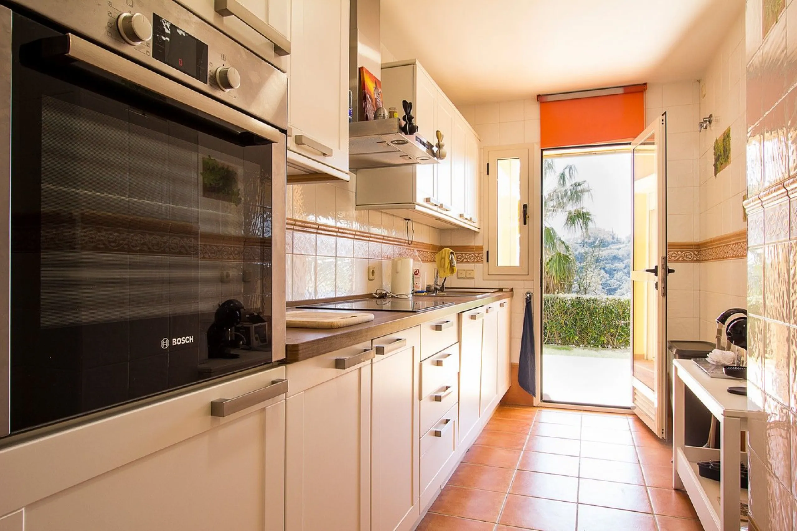 Apartment - Ground Floor Apartment в продаже в Marbella, Málaga. В доме 2 спален и 2 ванных комнат. Площадь дома 100 м²