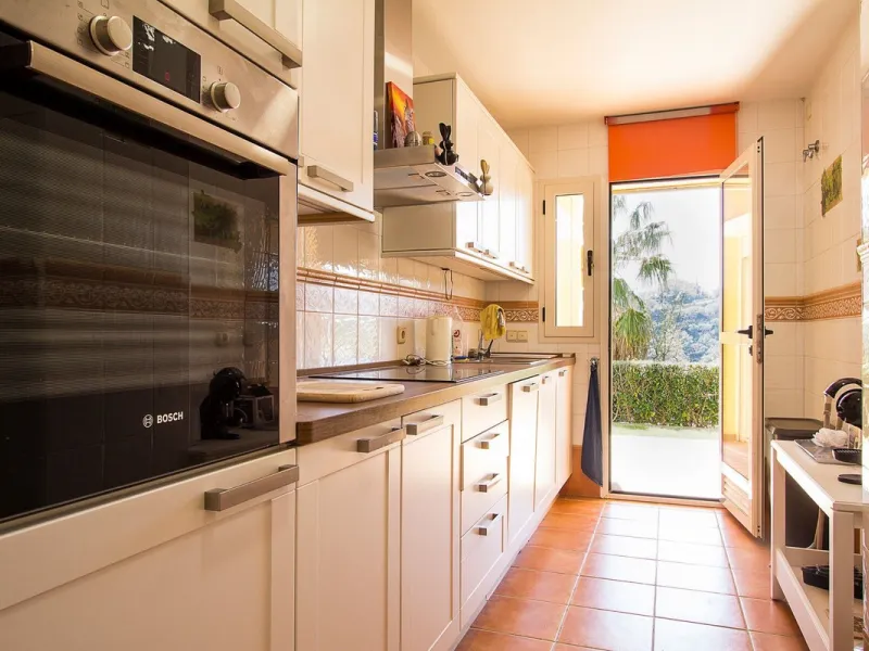 Apartment - Ground Floor Apartment в продаже в Marbella, Málaga. В доме 2 спален и 2 ванных комнат. Площадь дома 100 м²