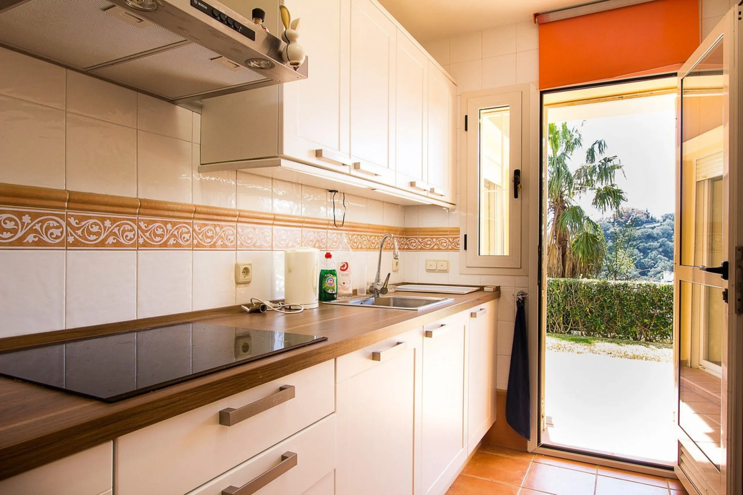 Apartment - Ground Floor Apartment в продаже в Marbella, Málaga. В доме 2 спален и 2 ванных комнат. Площадь дома 100 м²