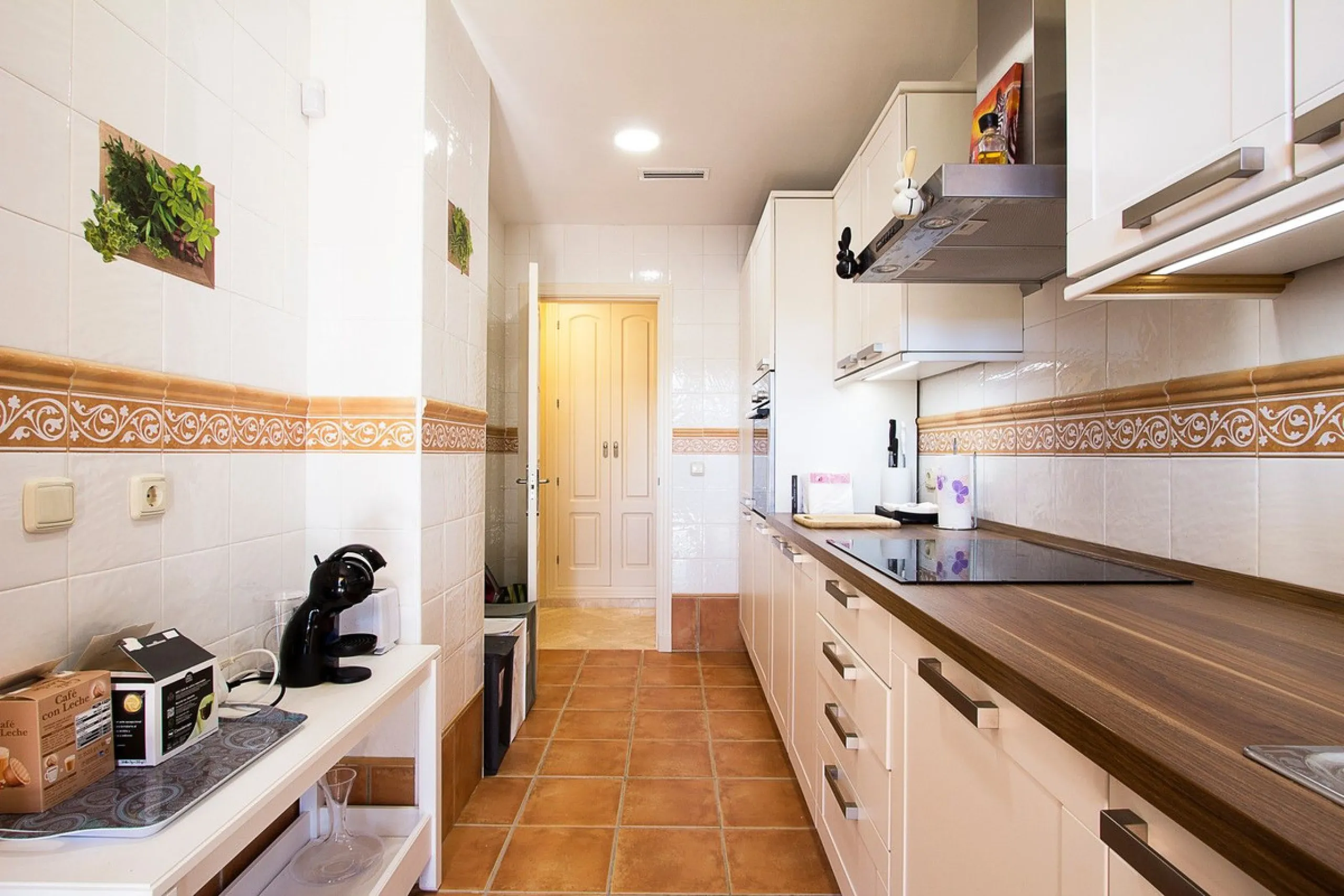 Apartment - Ground Floor Apartment в продаже в Marbella, Málaga. В доме 2 спален и 2 ванных комнат. Площадь дома 100 м²