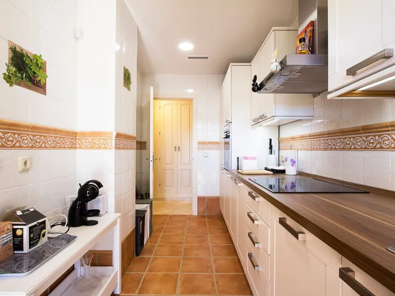 Apartment - Ground Floor Apartment в продаже в Marbella, Málaga. В доме 2 спален и 2 ванных комнат. Площадь дома 100 м²