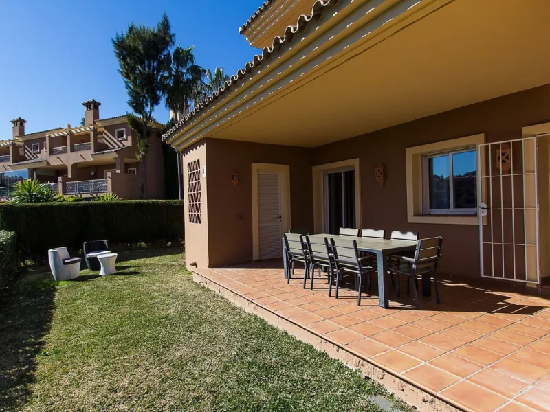 Apartment - Ground Floor Apartment в продаже в Marbella, Málaga. В доме 2 спален и 2 ванных комнат. Площадь дома 100 м²
