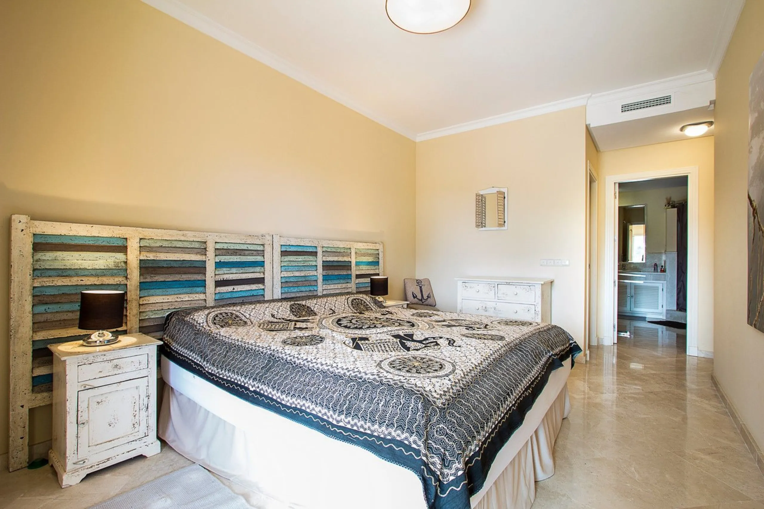 Apartment - Ground Floor Apartment в продаже в Marbella, Málaga. В доме 2 спален и 2 ванных комнат. Площадь дома 100 м²
