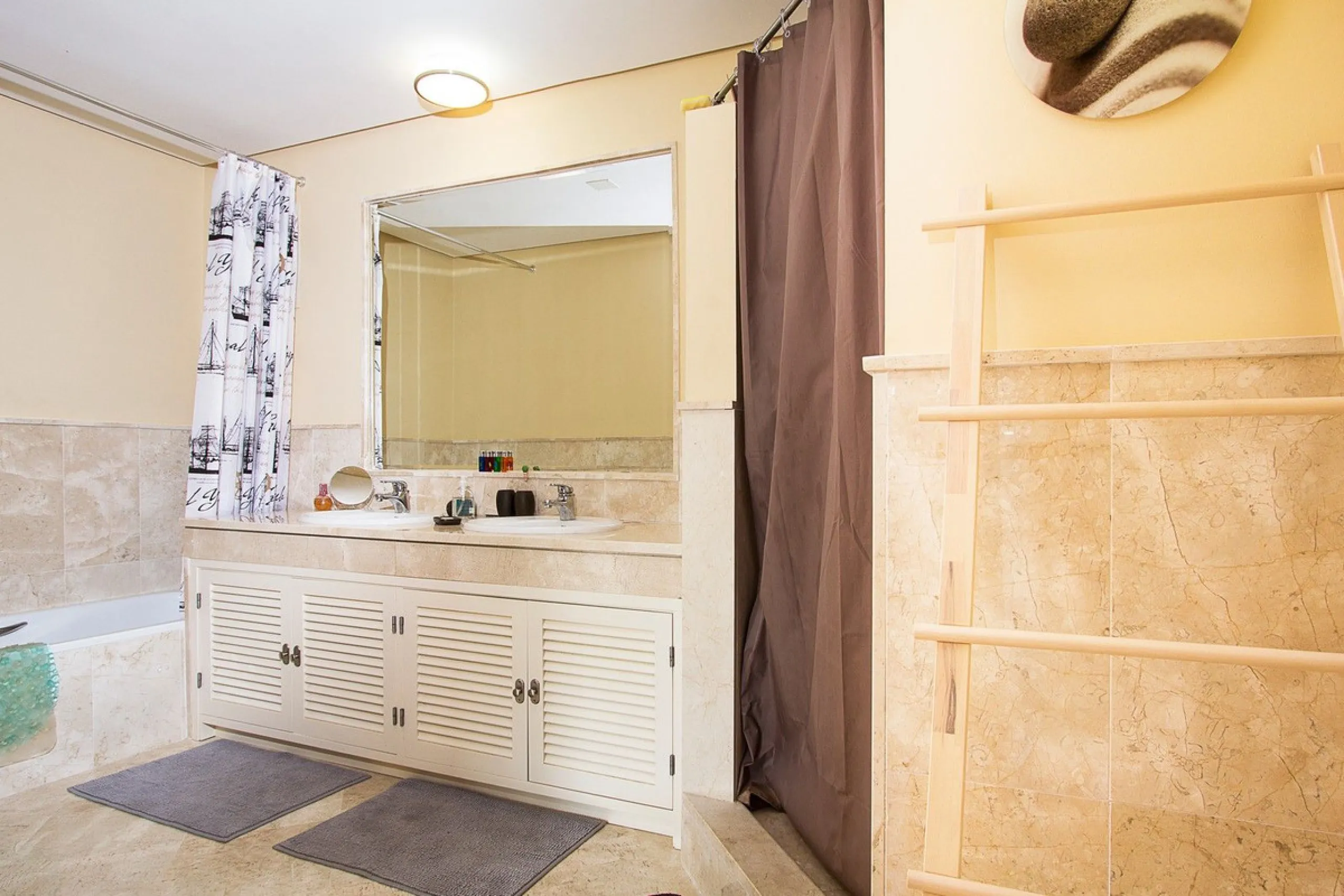 Apartment - Ground Floor Apartment в продаже в Marbella, Málaga. В доме 2 спален и 2 ванных комнат. Площадь дома 100 м²