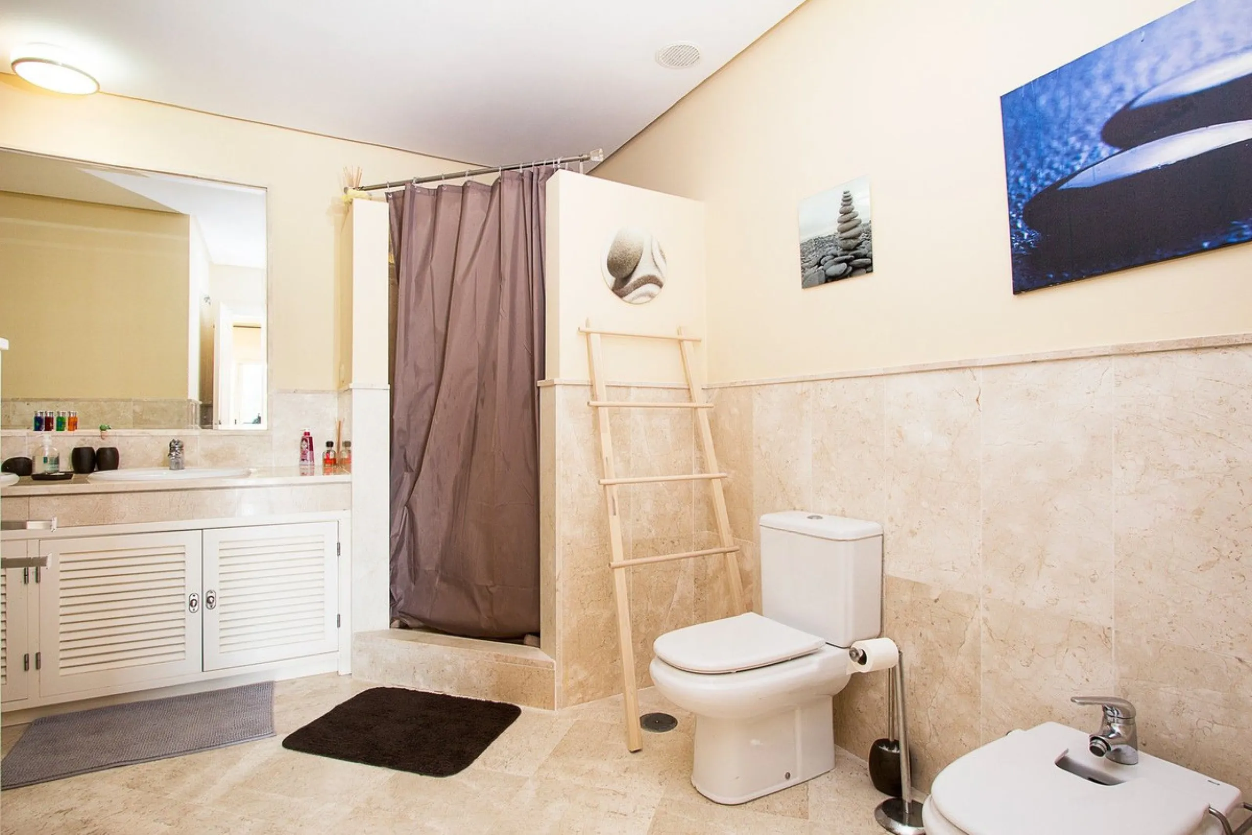 Apartment - Ground Floor Apartment в продаже в Marbella, Málaga. В доме 2 спален и 2 ванных комнат. Площадь дома 100 м²