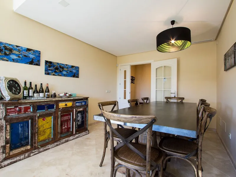 Apartment - Ground Floor Apartment в продаже в Marbella, Málaga. В доме 2 спален и 2 ванных комнат. Площадь дома 100 м²