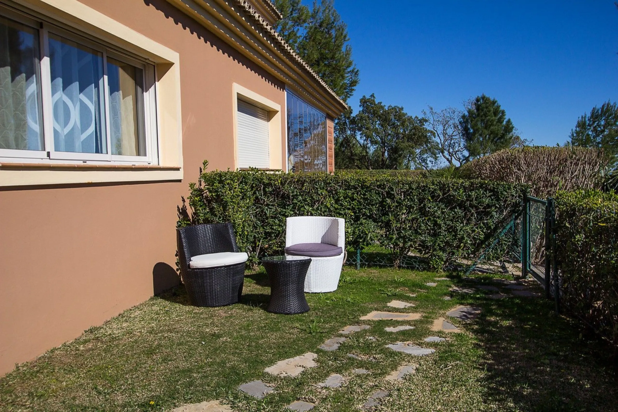 Apartment - Ground Floor Apartment в продаже в Marbella, Málaga. В доме 2 спален и 2 ванных комнат. Площадь дома 100 м²
