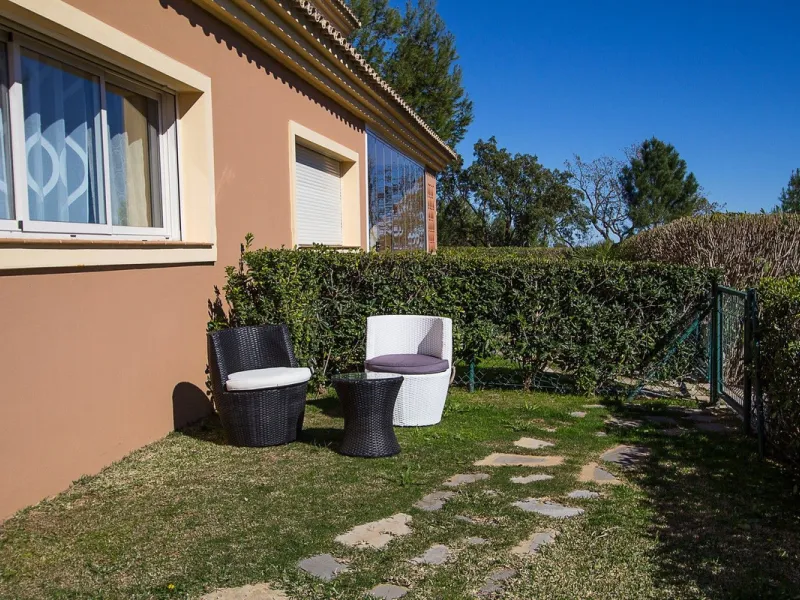 Apartment - Ground Floor Apartment в продаже в Marbella, Málaga. В доме 2 спален и 2 ванных комнат. Площадь дома 100 м²