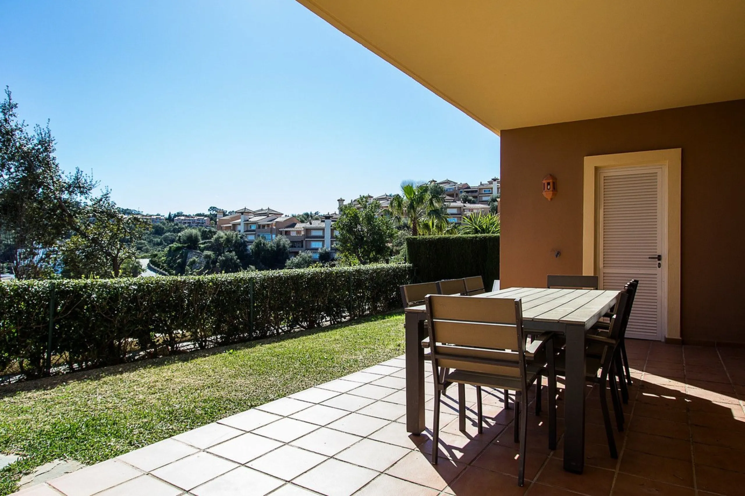 Apartment - Ground Floor Apartment в продаже в Marbella, Málaga. В доме 2 спален и 2 ванных комнат. Площадь дома 100 м²