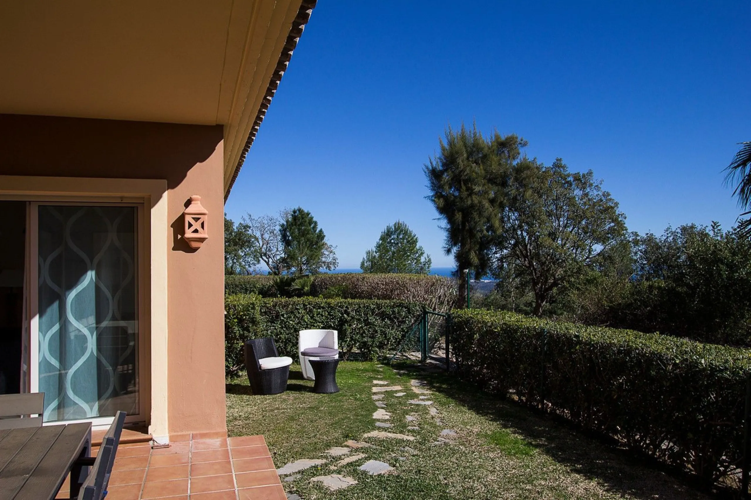 Apartment - Ground Floor Apartment в продаже в Marbella, Málaga. В доме 2 спален и 2 ванных комнат. Площадь дома 100 м²