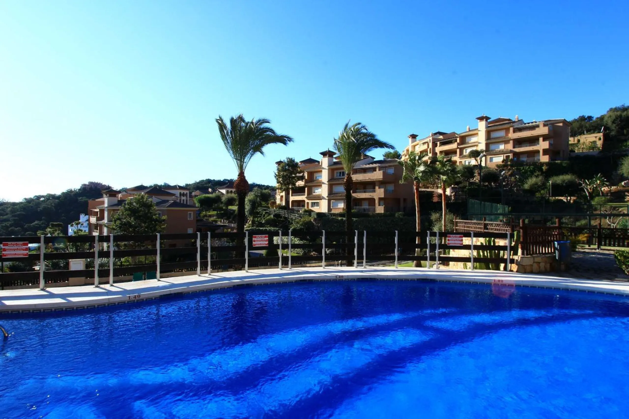Apartment - Ground Floor Apartment в продаже в Marbella, Málaga. В доме 2 спален и 2 ванных комнат. Площадь дома 100 м²