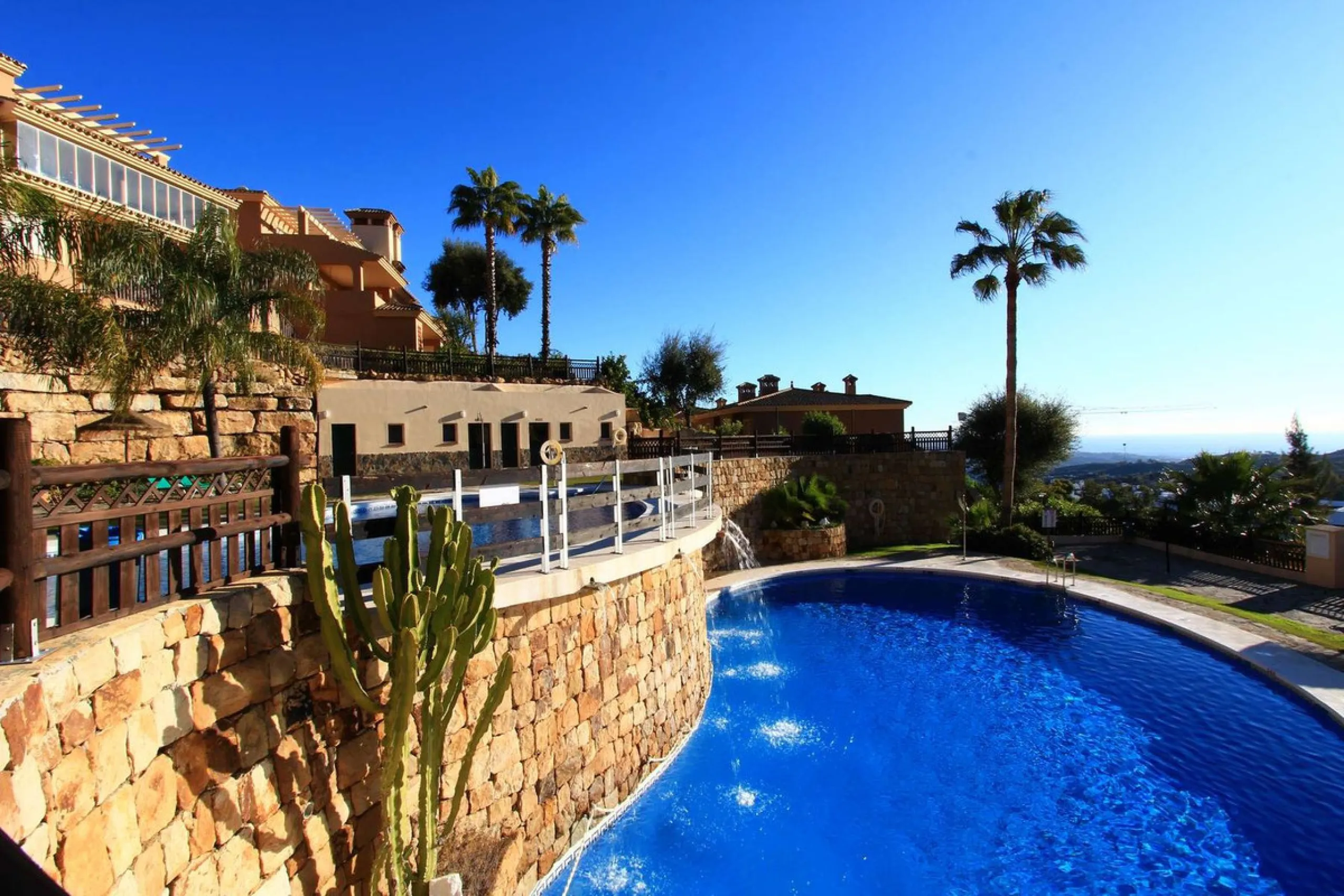 Apartment - Ground Floor Apartment в продаже в Marbella, Málaga. В доме 2 спален и 2 ванных комнат. Площадь дома 100 м²