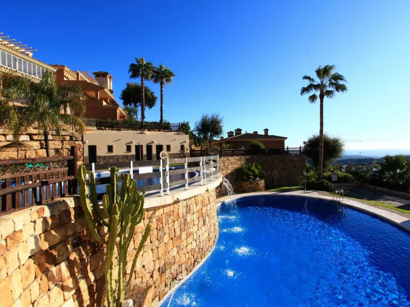 Apartment - Ground Floor Apartment в продаже в Marbella, Málaga. В доме 2 спален и 2 ванных комнат. Площадь дома 100 м²