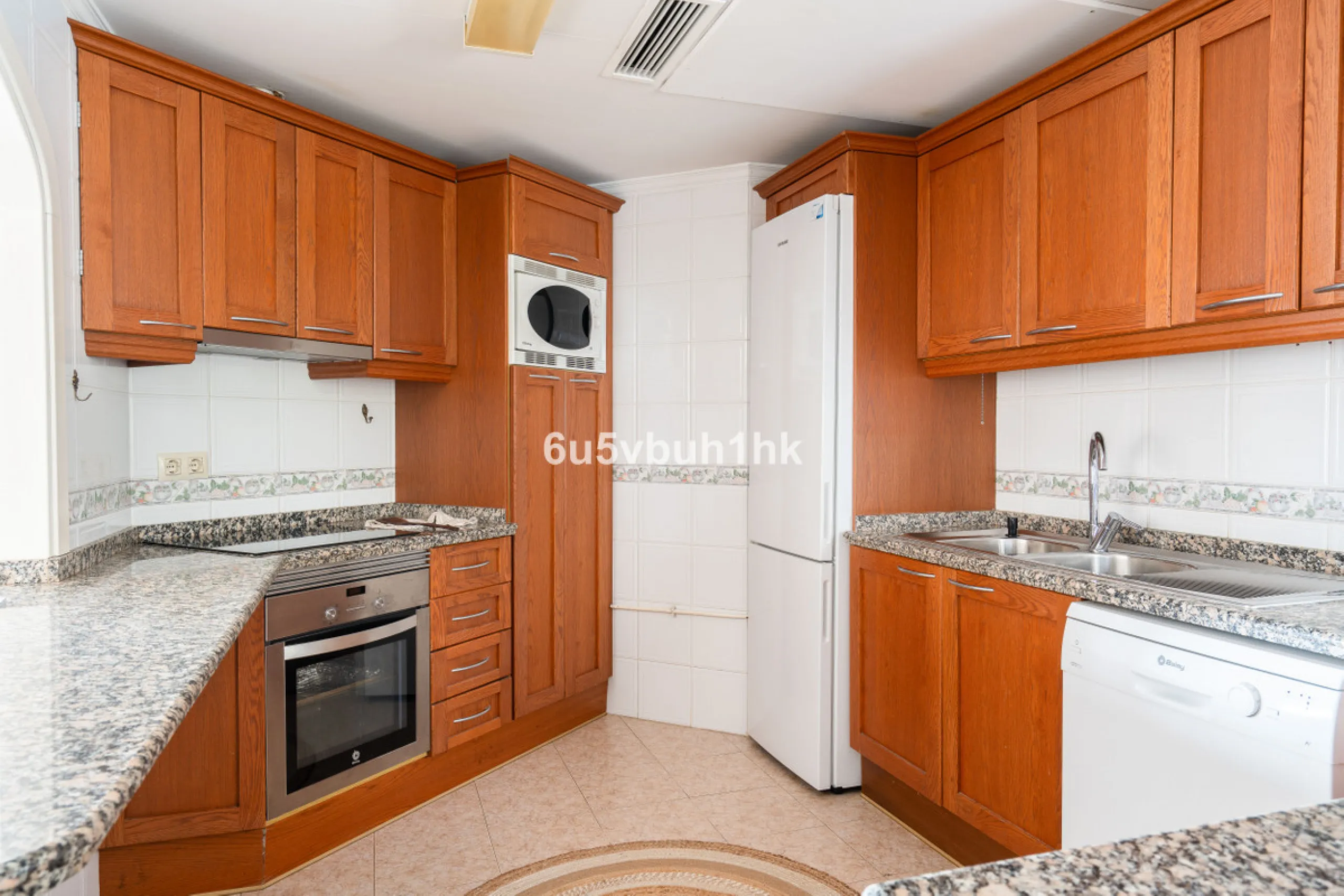 House - Townhouse в продаже в Benalmadena, Málaga. В доме 5 спален и 4 ванных комнат. Площадь дома 258 м². Площадь участка 258 м²