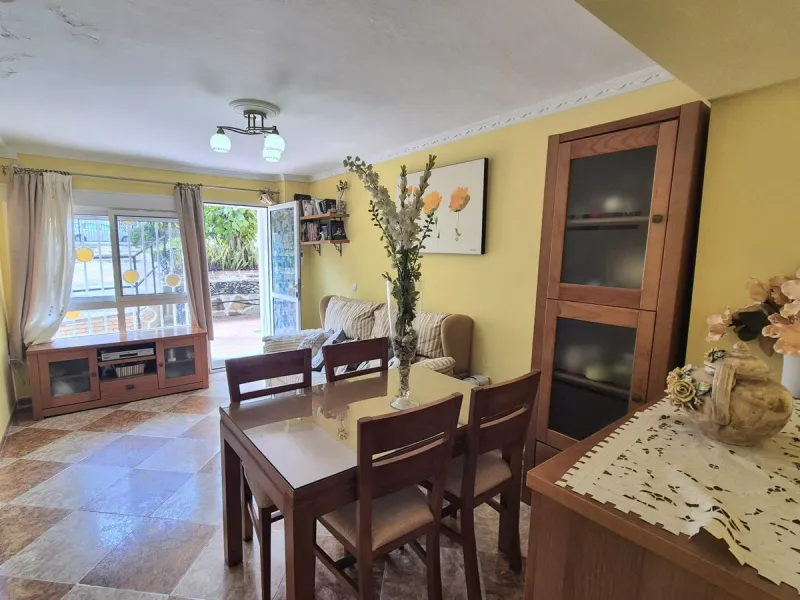 Location, Location, Location. Only a 3 minute walk to the beach, this 2 bed ground floor apartment located in los boliches has everything at walking distance, restaurants, bars, shops, mercadona, transport and of course the beach.