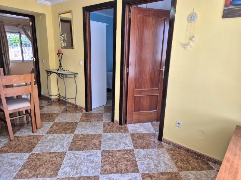 Location, Location, Location. Only a 3 minute walk to the beach, this 2 bed ground floor apartment located in los boliches has everything at walking distance, restaurants, bars, shops, mercadona, transport and of course the beach.