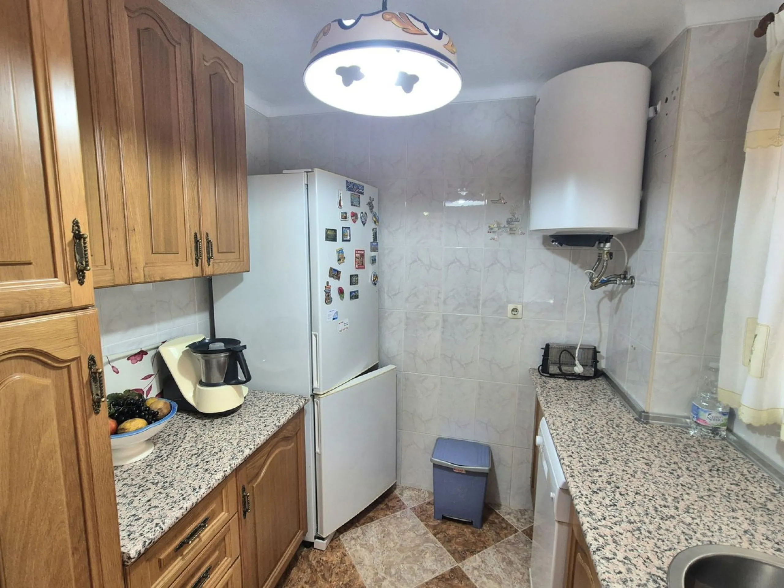 Location, Location, Location. Only a 3 minute walk to the beach, this 2 bed ground floor apartment located in los boliches has everything at walking distance, restaurants, bars, shops, mercadona, transport and of course the beach.