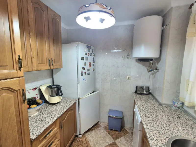 Location, Location, Location. Only a 3 minute walk to the beach, this 2 bed ground floor apartment located in los boliches has everything at walking distance, restaurants, bars, shops, mercadona, transport and of course the beach.