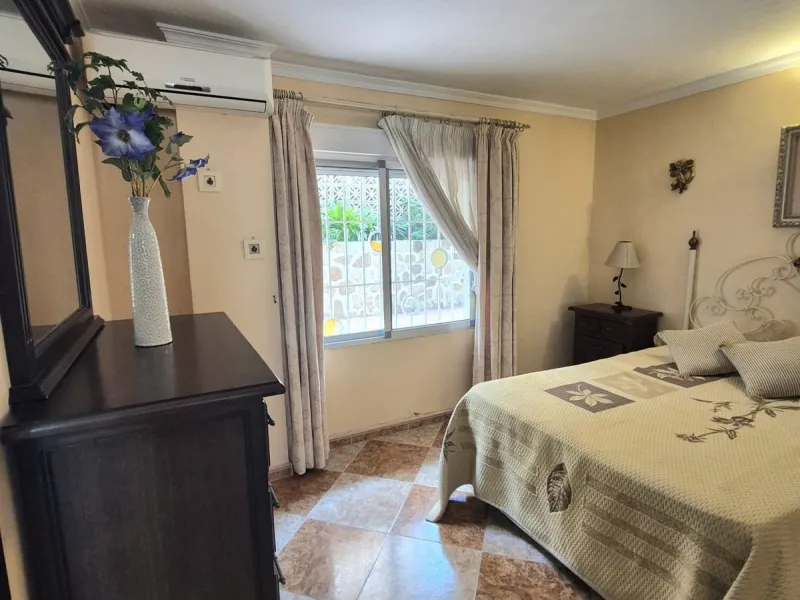 Location, Location, Location. Only a 3 minute walk to the beach, this 2 bed ground floor apartment located in los boliches has everything at walking distance, restaurants, bars, shops, mercadona, transport and of course the beach.