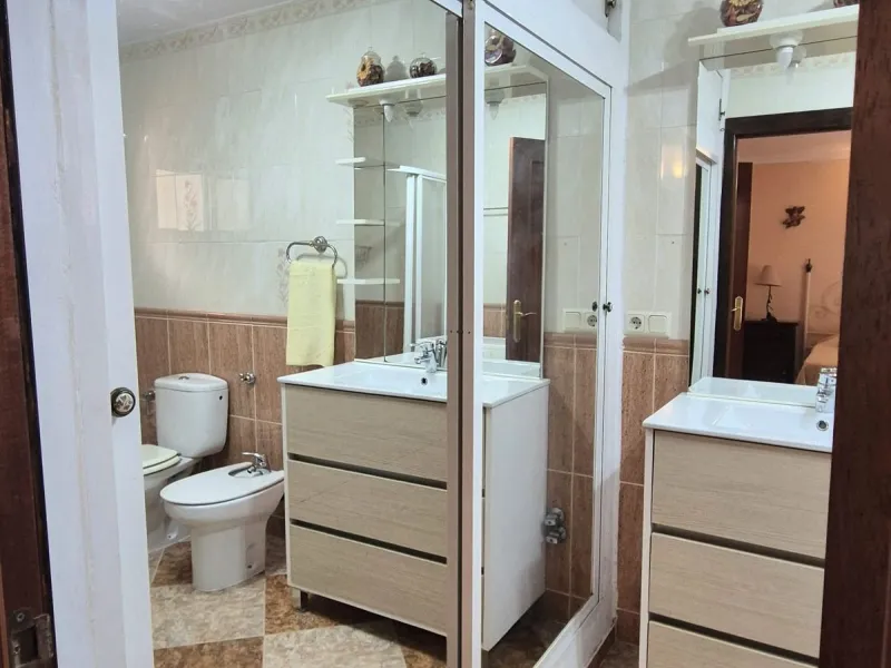 Location, Location, Location. Only a 3 minute walk to the beach, this 2 bed ground floor apartment located in los boliches has everything at walking distance, restaurants, bars, shops, mercadona, transport and of course the beach.