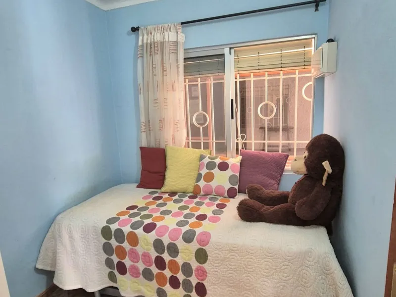 Location, Location, Location. Only a 3 minute walk to the beach, this 2 bed ground floor apartment located in los boliches has everything at walking distance, restaurants, bars, shops, mercadona, transport and of course the beach.