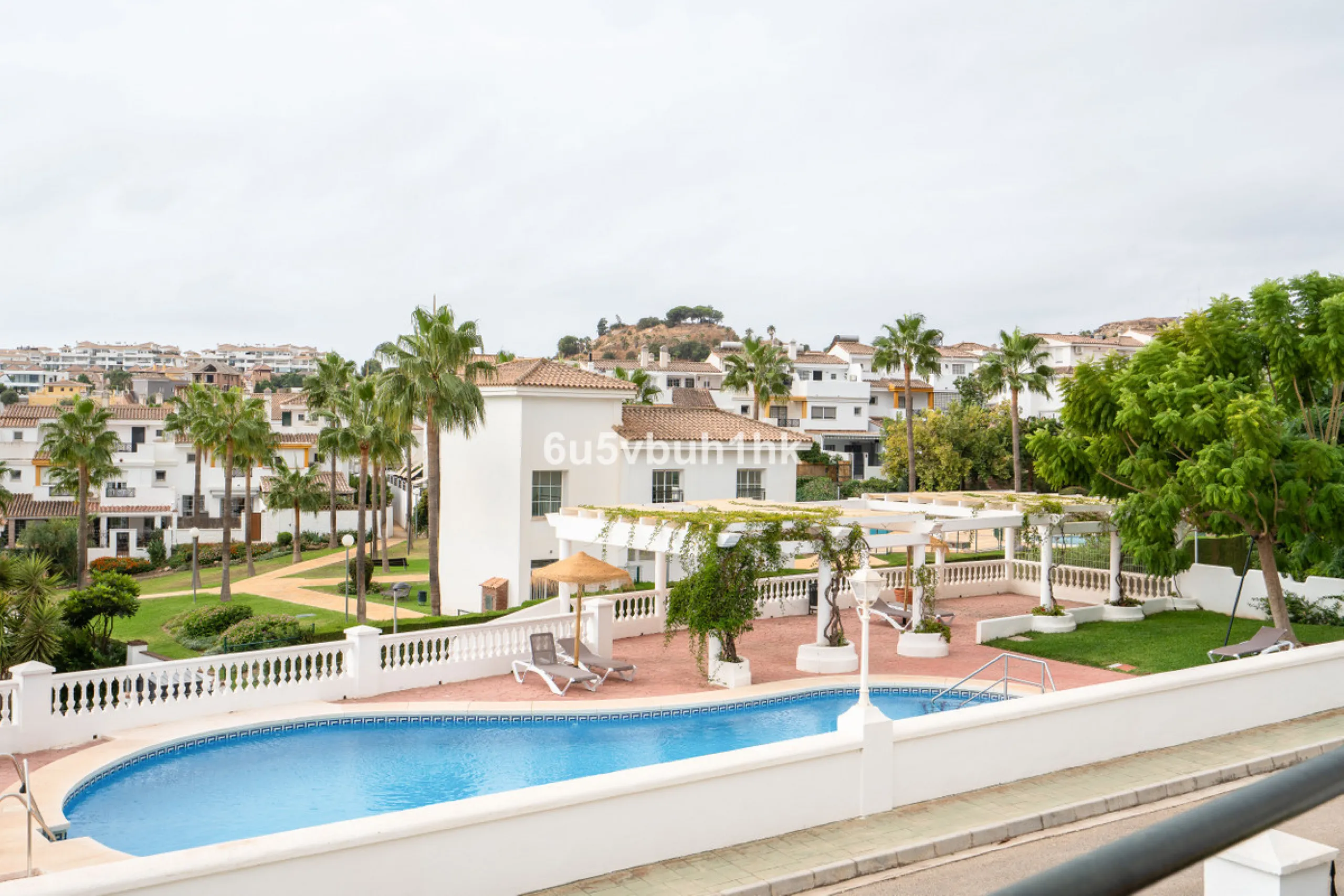 House - Townhouse в продаже в Benalmadena, Málaga. В доме 5 спален и 4 ванных комнат. Площадь дома 258 м². Площадь участка 258 м²