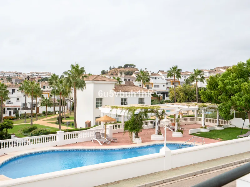 House - Townhouse в продаже в Benalmadena, Málaga. В доме 5 спален и 4 ванных комнат. Площадь дома 258 м². Площадь участка 258 м²
