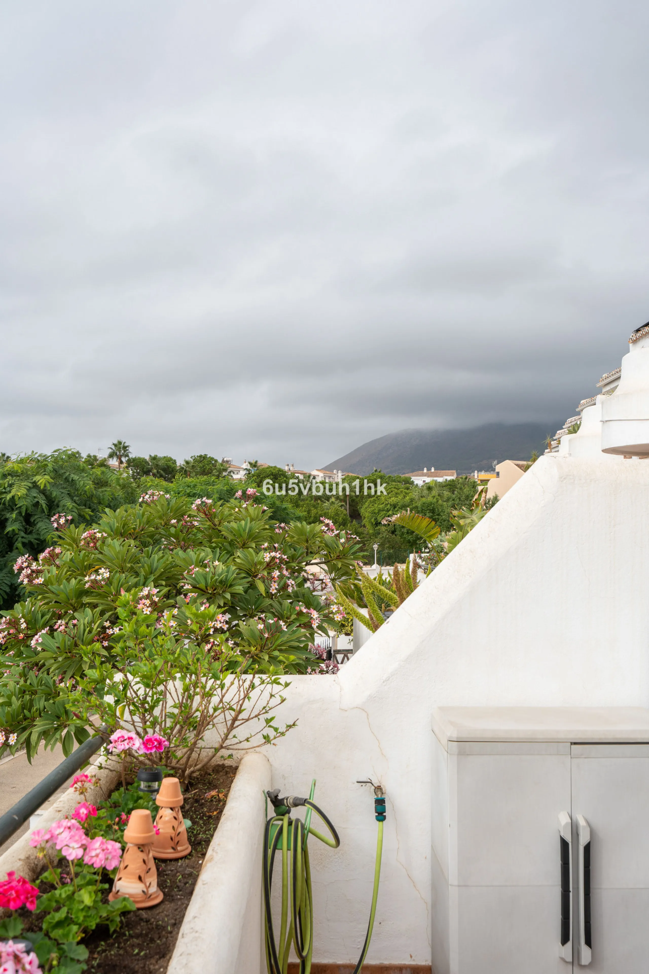 House - Townhouse в продаже в Benalmadena, Málaga. В доме 5 спален и 4 ванных комнат. Площадь дома 258 м². Площадь участка 258 м²