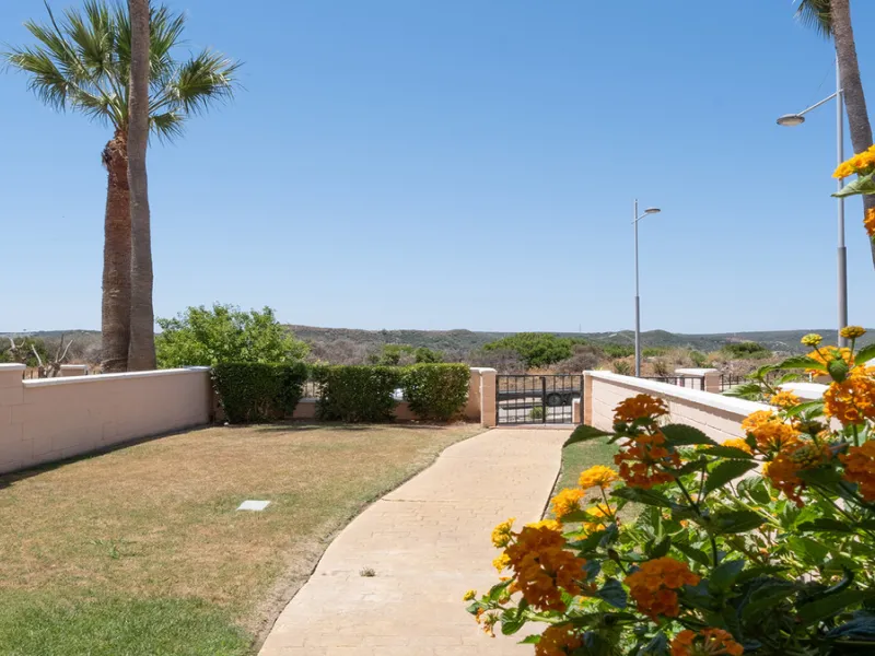 House - Townhouse в продаже в Manilva, Málaga. В доме 4 спален и 3 ванных комнат. Площадь дома 262 м². Площадь участка 92 м²