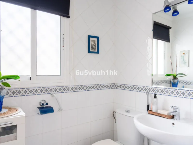 House - Townhouse в продаже в Benalmadena, Málaga. В доме 5 спален и 4 ванных комнат. Площадь дома 258 м². Площадь участка 258 м²