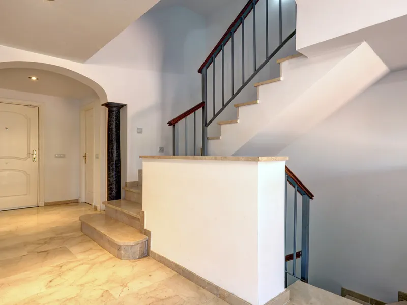 House - Townhouse в продаже в Manilva, Málaga. В доме 4 спален и 3 ванных комнат. Площадь дома 262 м². Площадь участка 92 м²