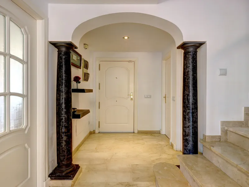 House - Townhouse в продаже в Manilva, Málaga. В доме 4 спален и 3 ванных комнат. Площадь дома 262 м². Площадь участка 92 м²