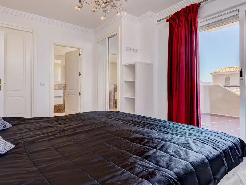 House - Townhouse в продаже в Manilva, Málaga. В доме 4 спален и 3 ванных комнат. Площадь дома 262 м². Площадь участка 92 м²