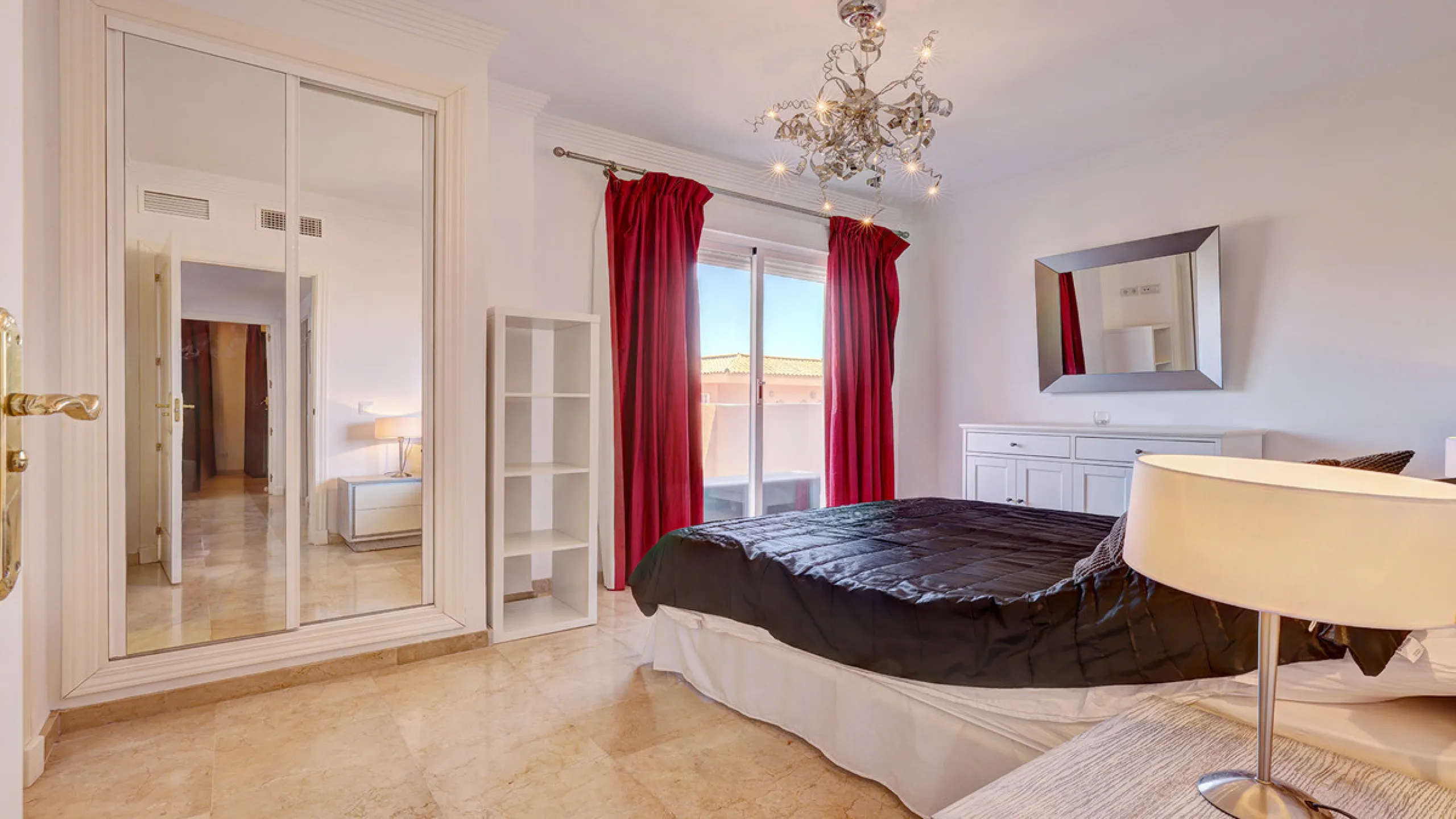 House - Townhouse в продаже в Manilva, Málaga. В доме 4 спален и 3 ванных комнат. Площадь дома 262 м². Площадь участка 92 м²