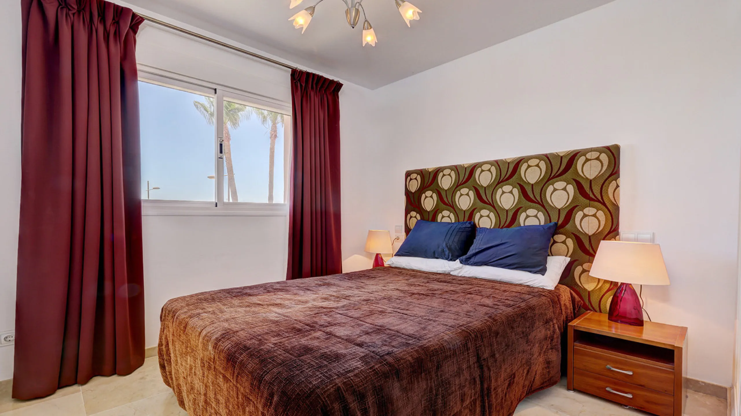 House - Townhouse в продаже в Manilva, Málaga. В доме 4 спален и 3 ванных комнат. Площадь дома 262 м². Площадь участка 92 м²