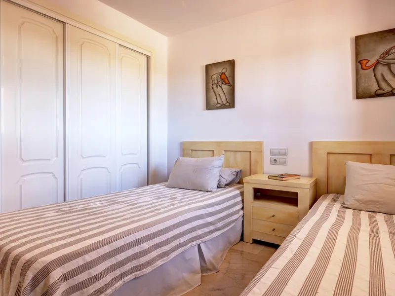 House - Townhouse в продаже в Manilva, Málaga. В доме 4 спален и 3 ванных комнат. Площадь дома 262 м². Площадь участка 92 м²