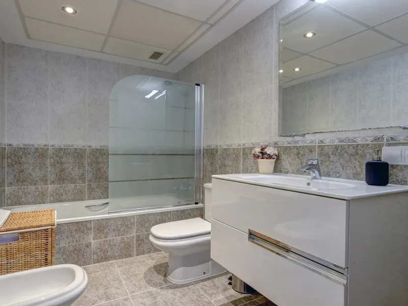 House - Townhouse в продаже в Manilva, Málaga. В доме 4 спален и 3 ванных комнат. Площадь дома 262 м². Площадь участка 92 м²