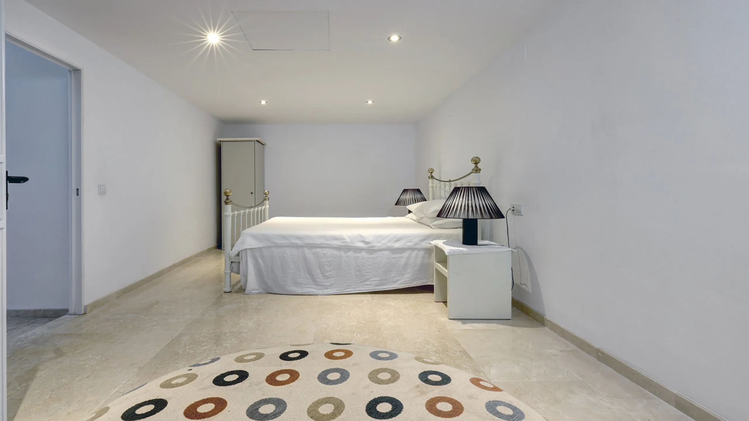 House - Townhouse в продаже в Manilva, Málaga. В доме 4 спален и 3 ванных комнат. Площадь дома 262 м². Площадь участка 92 м²