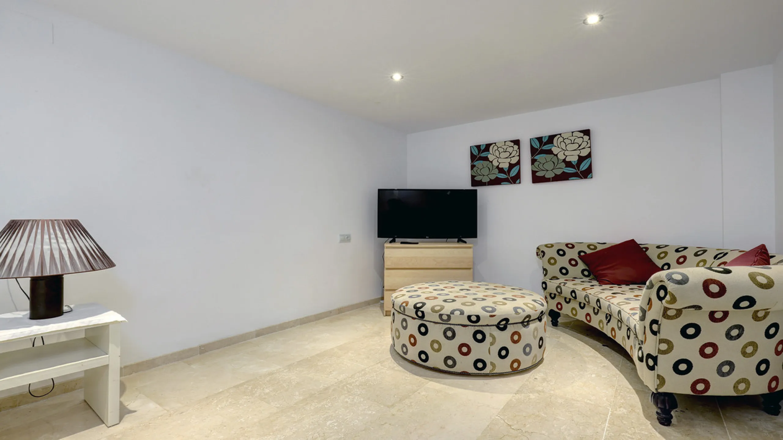 House - Townhouse в продаже в Manilva, Málaga. В доме 4 спален и 3 ванных комнат. Площадь дома 262 м². Площадь участка 92 м²