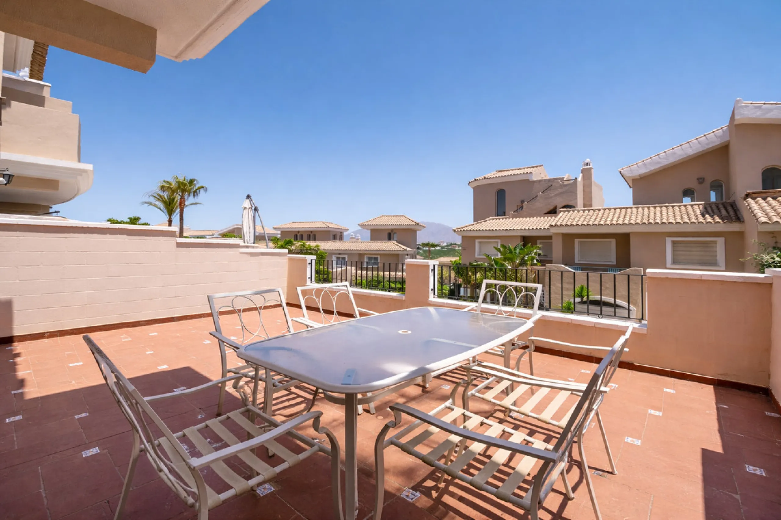 House - Townhouse в продаже в Manilva, Málaga. В доме 4 спален и 3 ванных комнат. Площадь дома 262 м². Площадь участка 92 м²