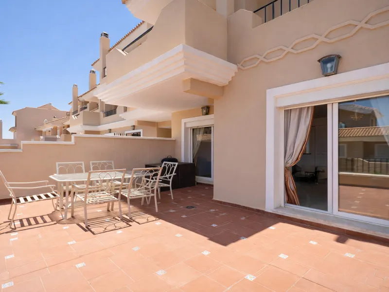 House - Townhouse в продаже в Manilva, Málaga. В доме 4 спален и 3 ванных комнат. Площадь дома 262 м². Площадь участка 92 м²