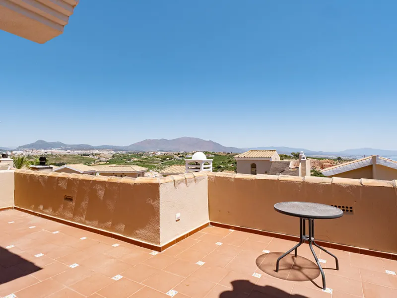 House - Townhouse в продаже в Manilva, Málaga. В доме 4 спален и 3 ванных комнат. Площадь дома 262 м². Площадь участка 92 м²